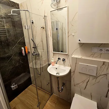 Stylish Art Free Parking *